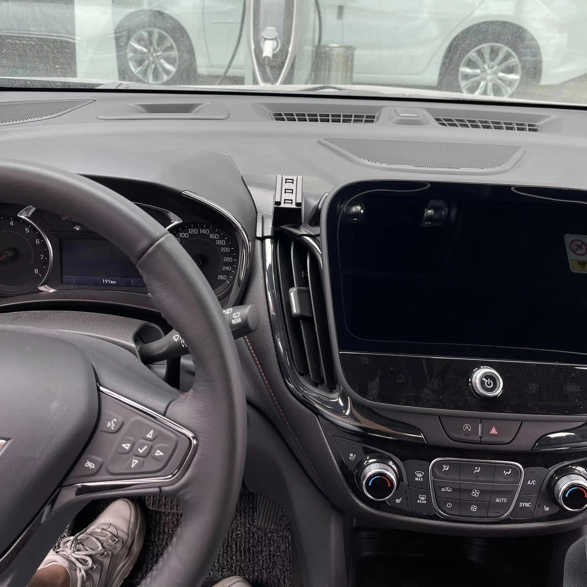 Chevrolet Equinox Phone Holder – Wireless Car Mount